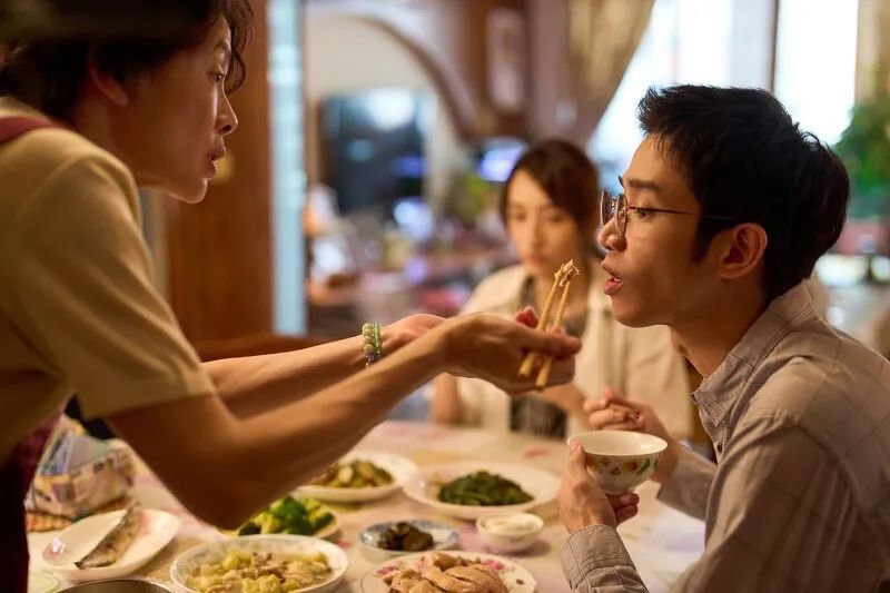 宜玲的婆婆毫无边界感地入侵夫妻二人的私密生活/《童话故事下集》剧照