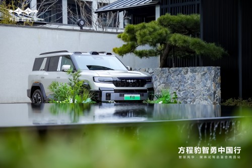 城市猎豹-方程豹豹8：华为“魔法”加持，越“野”越“智”在