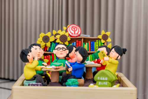 (索菲亚童心书屋手工黏土作品)