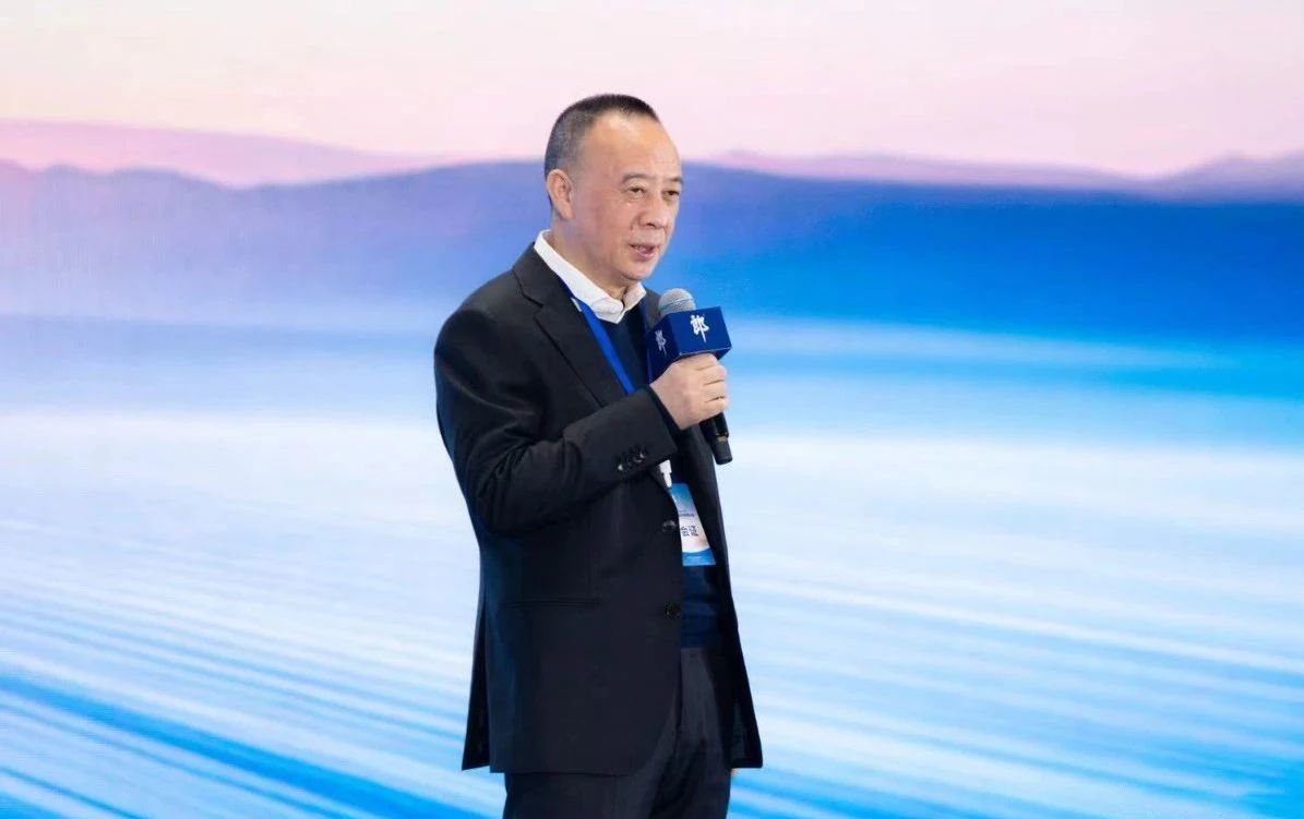 ▲郎酒集团董事长汪俊林出席会议