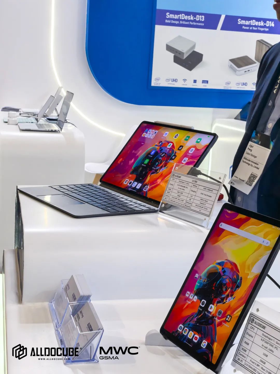 8.8英寸高刷游戏小平板(达140万跑分)