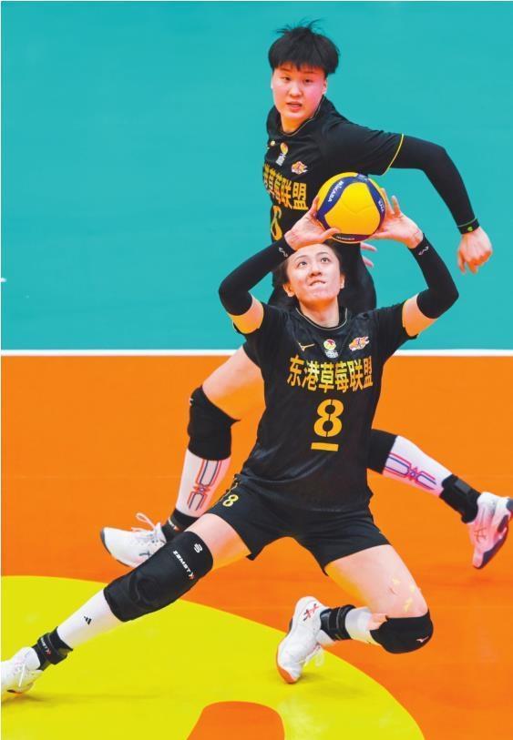 18年后再登领奖台 辽宁女排浴火重生