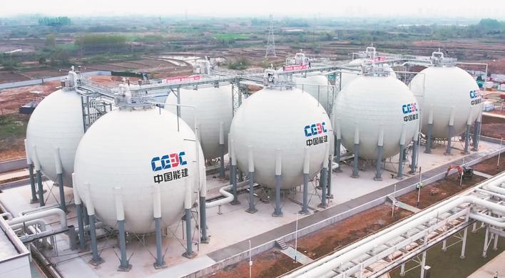 位于应城市的全球首座300兆瓦压缩空气储能电站。 （蔡青阳 摄）