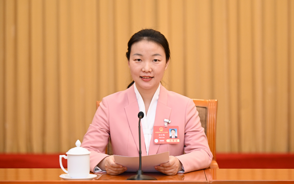 全國人大代表、寧德時代高級技術工人王紅梅