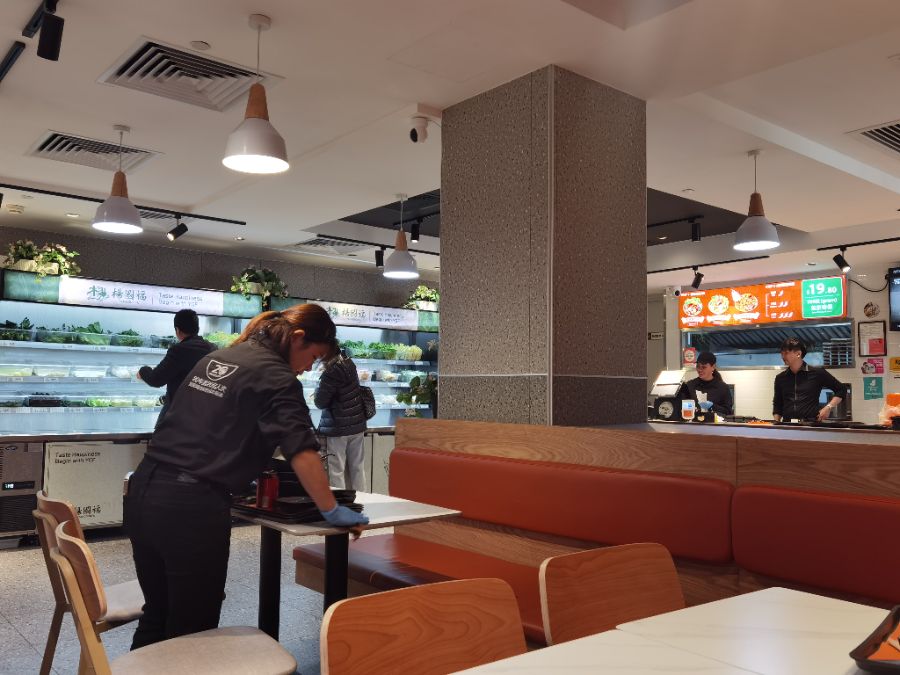 (中午时分的杨国福,梁秋梦/摄)
