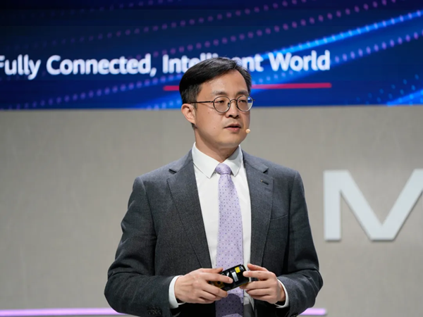 沒想到（華為羅忠）華為羅俊，MWC 2025 | 華為羅萱：AI重塑核心網(wǎng)運維模式和高穩(wěn)能力，助力運營商邁向AN L4，自動化運維，