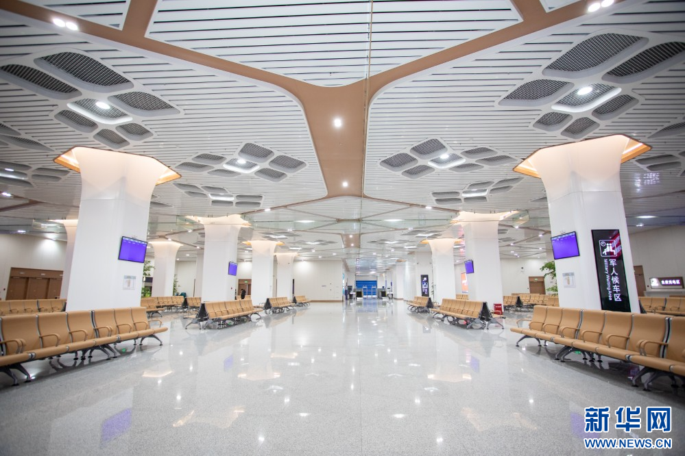   這是3月12日拍攝的中川機場東站候車大廳。新華網發（桑治佳龍 攝）
