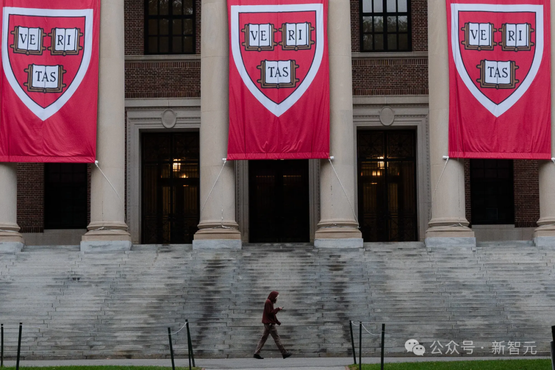 與哥倫比亞大學一樣,哈佛也是特朗普政府上個月指定審查的10所高校之一