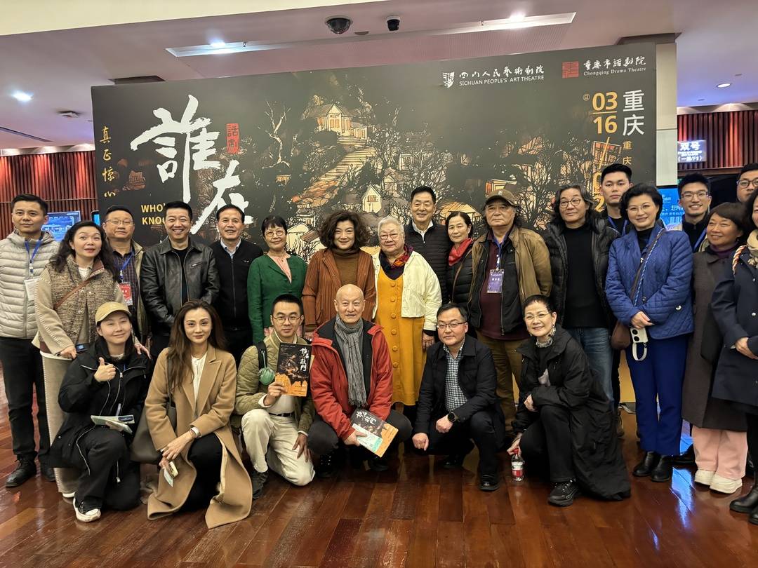 濮存昕與主創們合照