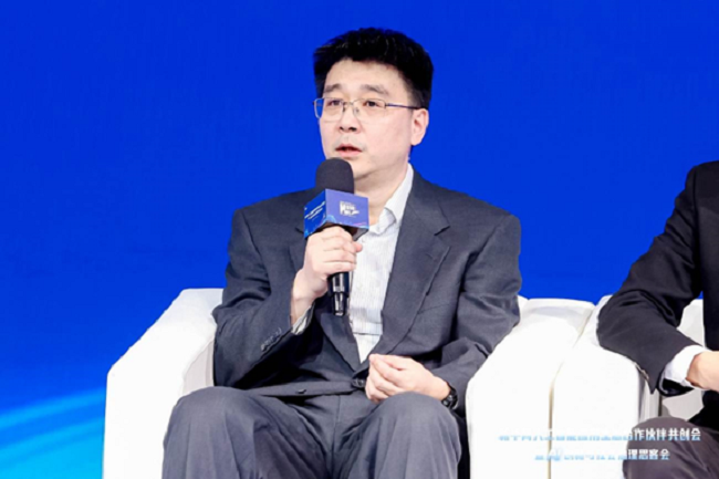 九章云极DataCanvas公司联合创始人暨CTO尚明栋在思客对话环节发表讲话