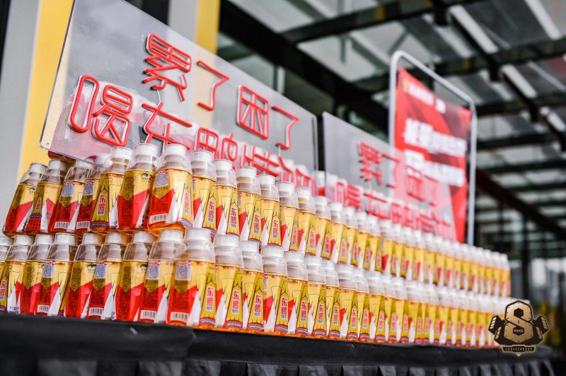 累了困了喝东鹏特饮
