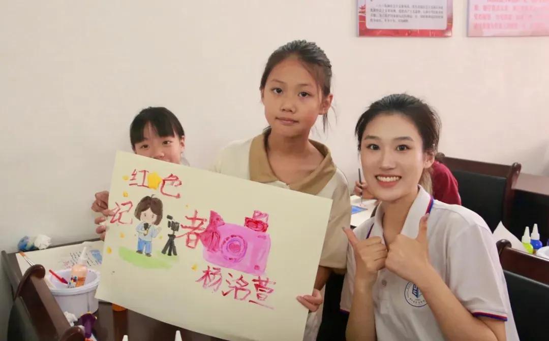 　　全国大学生社会实践团成员、华中科技大学吴心旖在江西瑞金参加社会实践。吴心旖 供图