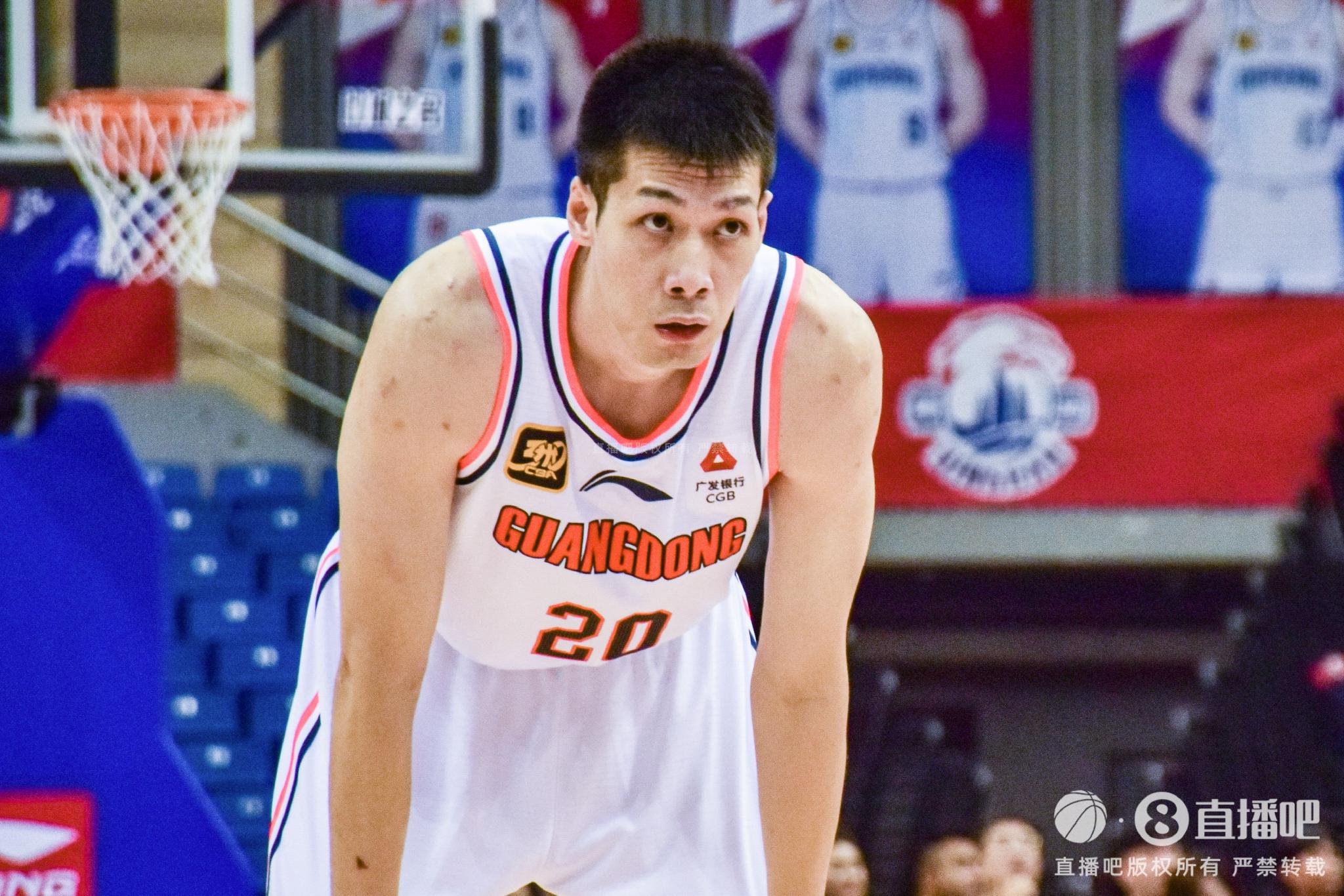 攻守兼备！任骏飞11中6拿到14分5助1断2帽 正负值+7