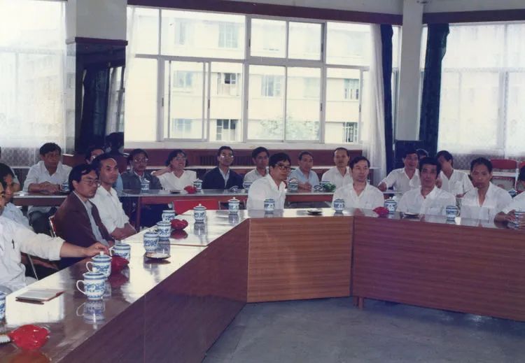 1992年,长征电器公司与九厂营销团队签订销售协议
