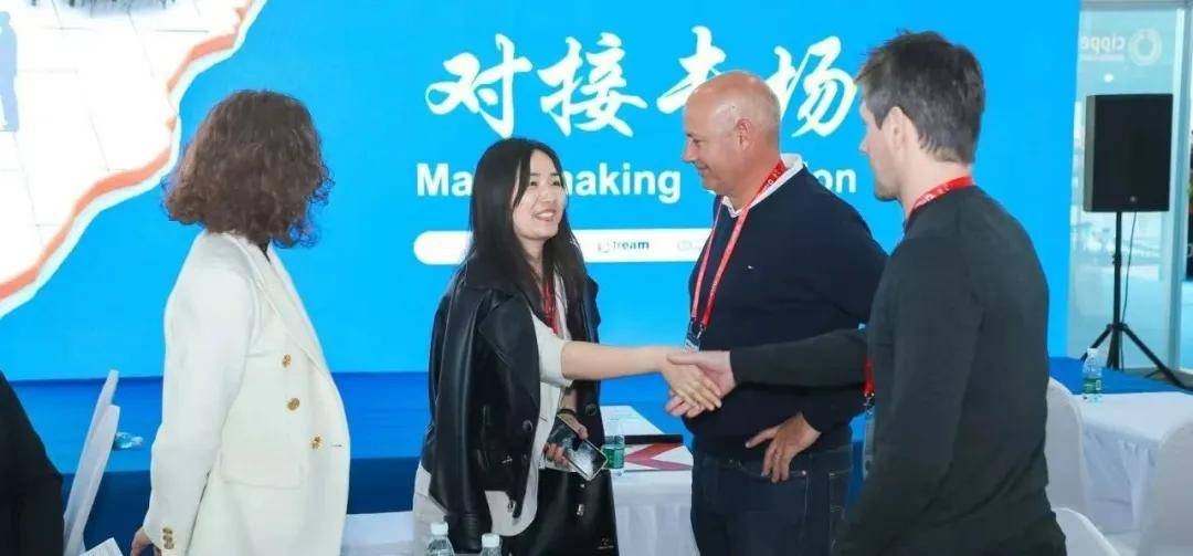 (采购对接会现场)