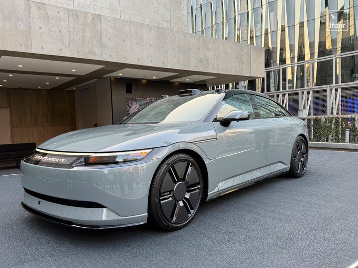 ▲ 摆放在 Sony Park 顶层天台的 AFEELA 原型车