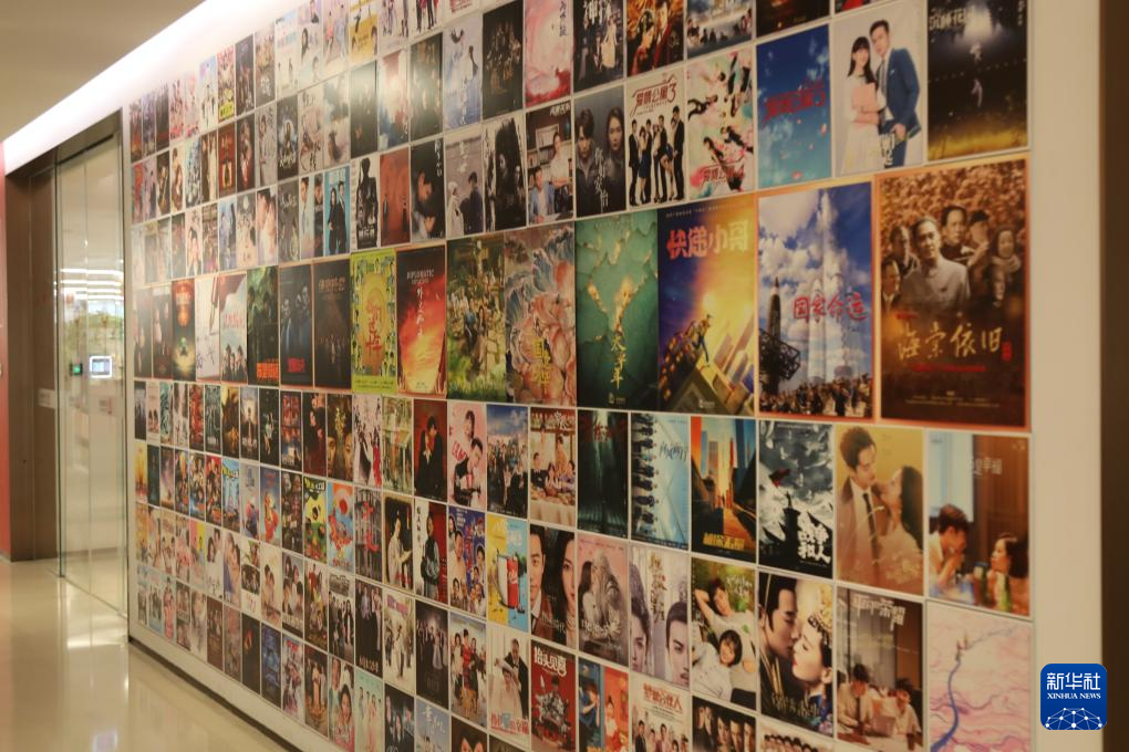 2025年3月26日在华策中心拍摄的影视作品展示墙。新华社发(受访者供图)