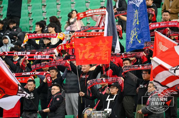 亚泰新赛季主场首秀谭龙破门得分 遗憾只拿1分