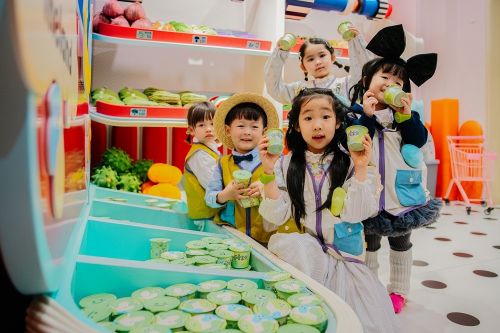 (MELAND游园活动现场图)