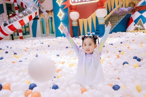 (MELAND直播发布秀现场图)