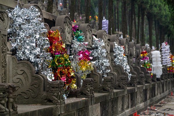 清明代祭扫套餐4999元含茅台！跑腿平台：由品牌部专人跟进采买