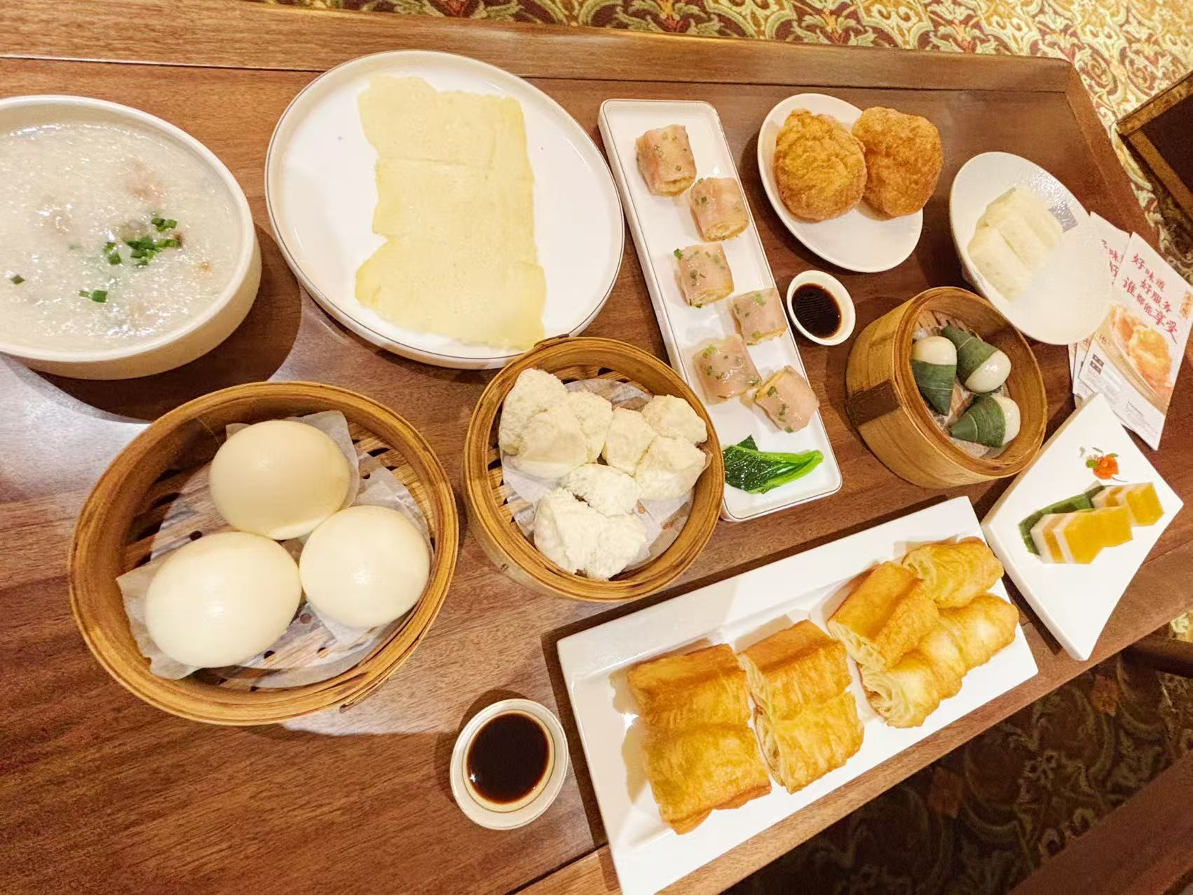 杏花楼黄河路店“热门点心9.9元起”,还可使用“乐品上海”餐饮消费券。劳动报记者陆燕婷 摄影
