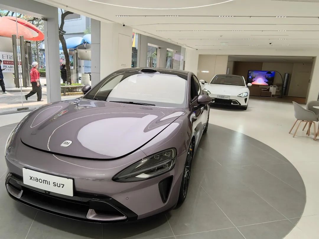 图为：小米之家上海大宁国际汽车旗舰店来源：中国基金报记者闻言拍摄