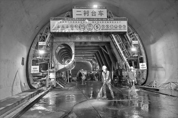 108新线高速20处隧道全部开建。本报记者 程功 摄