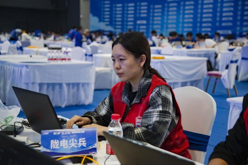 张蕾参加网络安全竞赛白万荣 摄