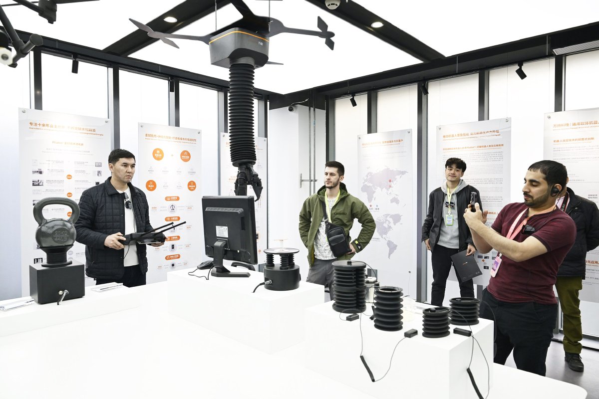 　　张家湾设计小镇重点企业万勋科技在柔韧科技方面的研发成果引人注目。记者 唐建/摄