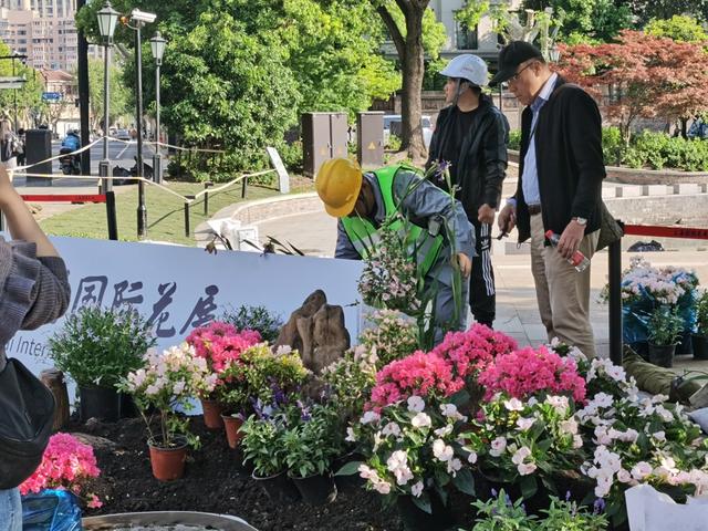 4月15日,黄浦新天地主会场正在抓紧布展。 陈玺撼摄