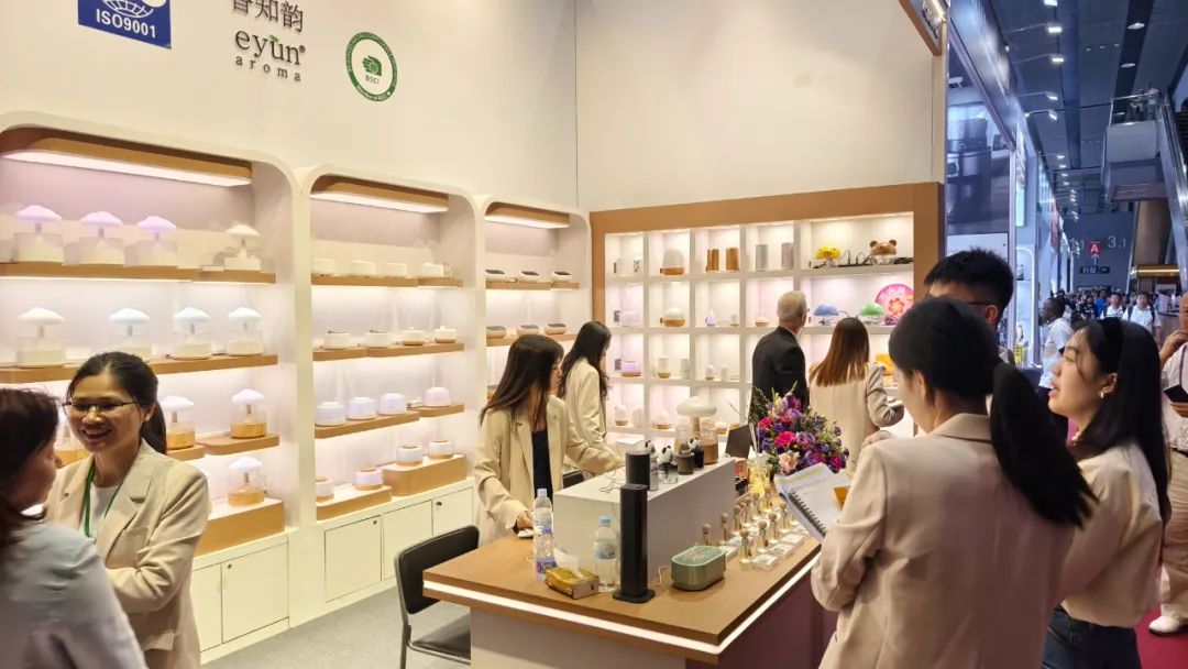 图为广交会我市企业展位现场。