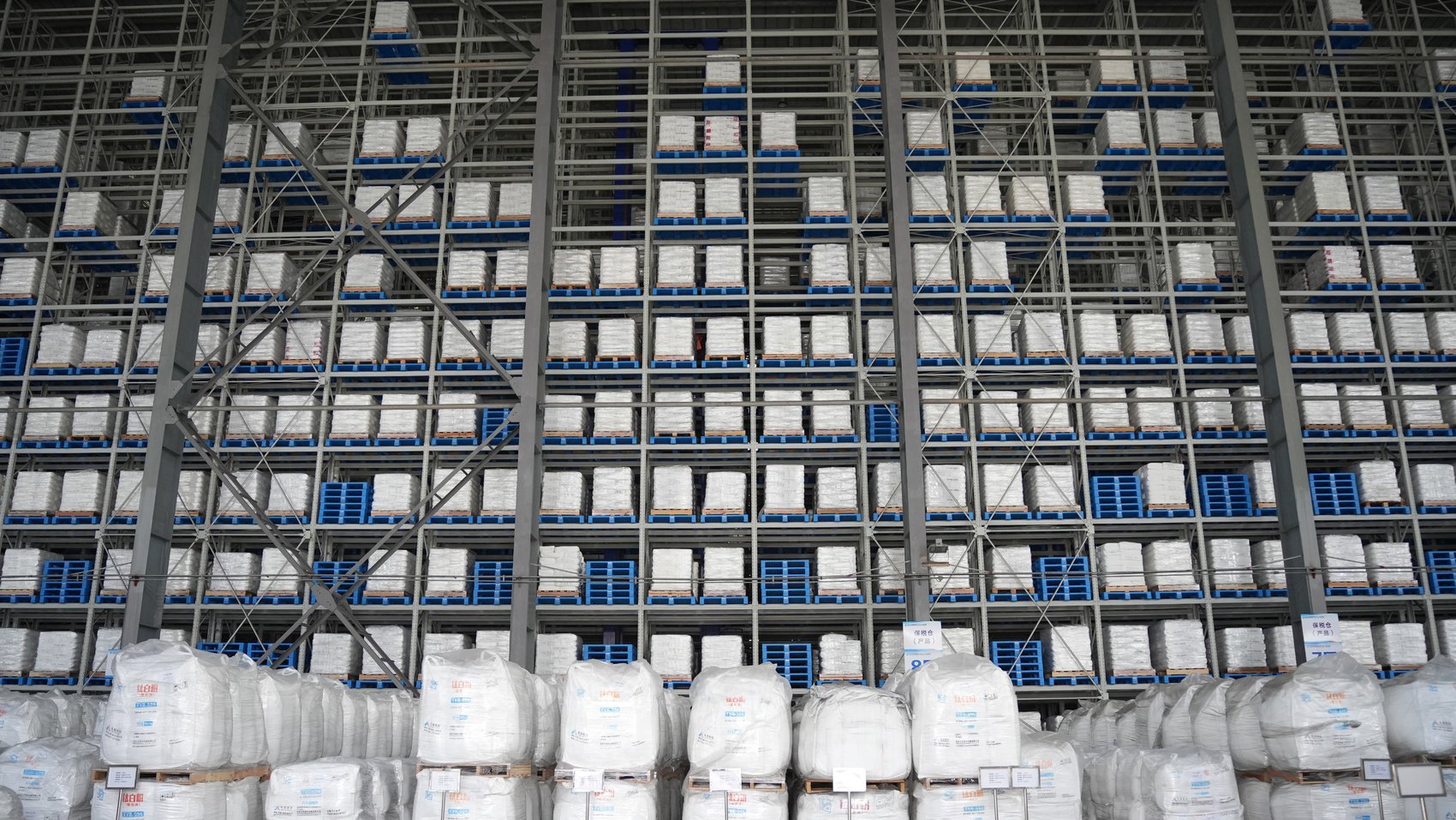 位于宜宾市江安县的海丰和泰氯化法钛白粉智慧化储存仓库。 罗顺 摄