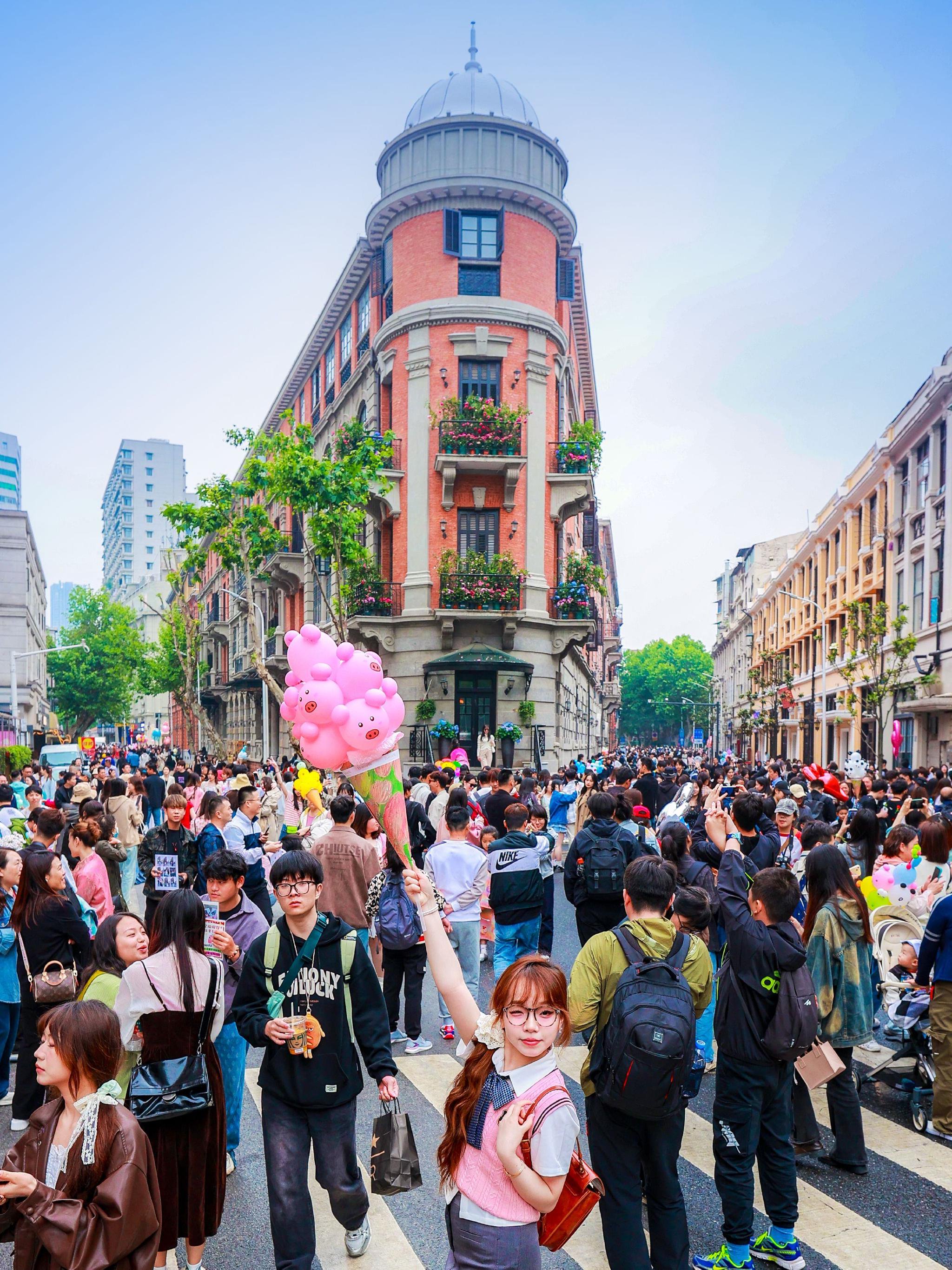 2024年年底,百年建築巴公房子升級為武漢風貌巴公邸酒店煥新開業。陳亮 攝