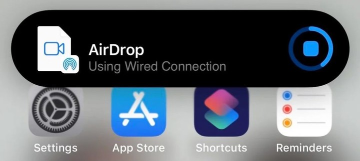 ▲ iOS 18 甚至推出「有线」AirDrop
