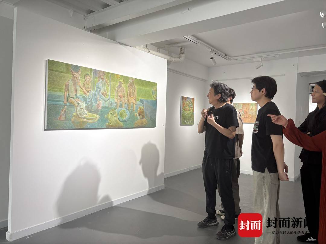 何多苓前來觀展