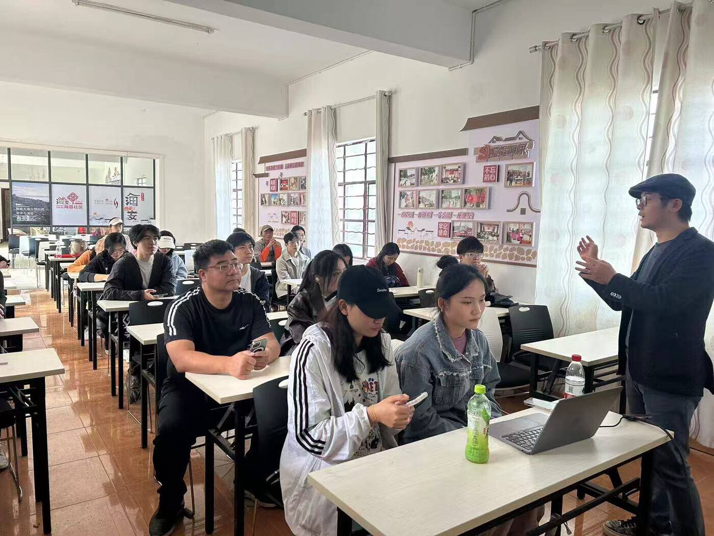 李偉華講授魁閣話劇課程 受訪者供圖