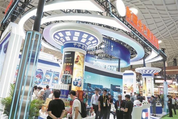 位于海南国际会展中心6号馆国货特色潮品展区的兵团展馆(摄于4月14日)。 兵团日报全媒体记者 谌慧 赵优 摄