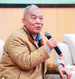 梁晓声：剪断与书籍的联系是悲哀的