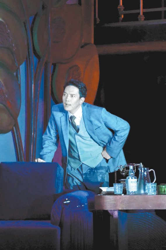 　　话剧《日出》剧照