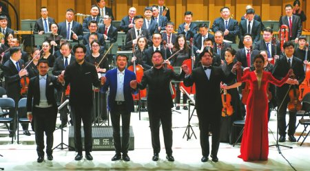 叶小纲携“英雄”亮相成都