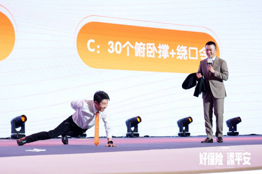 (撒贝宁参与现场互动)