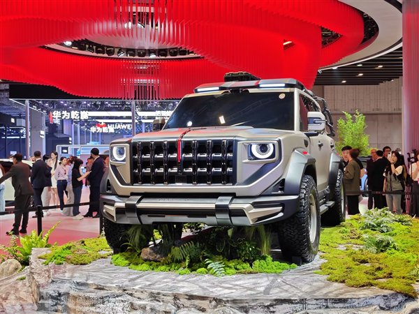 得卖多少钱才合适 红旗首款硬派越野车亮相：四电机的巨无霸