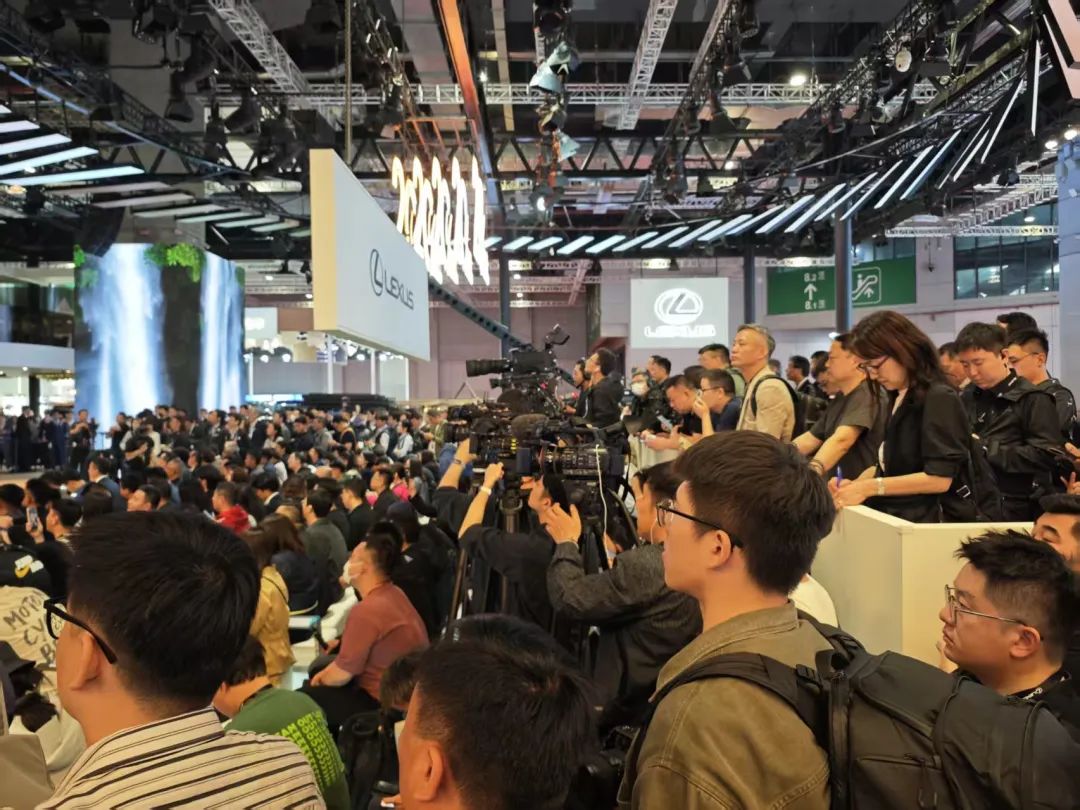 淘尽英雄未见终章，智能新能源鏖战丨上海车展