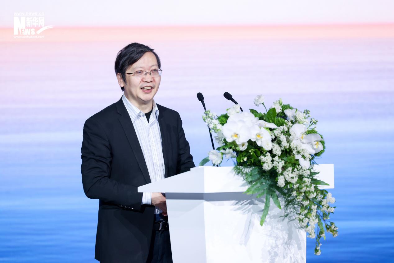 图为新华网党委常委、副总裁杨庆兵