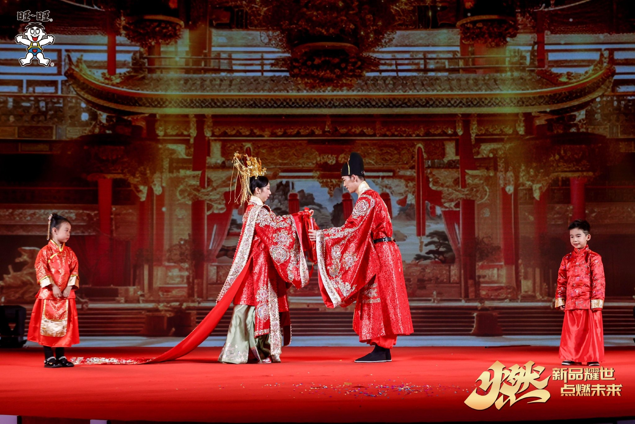 图:情景剧表演画面,中式婚礼演绎家有囍庆
