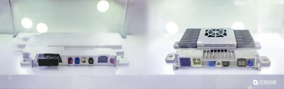 辅助驾驶域控制器iPilot 4 plus(左)及iPilot 4