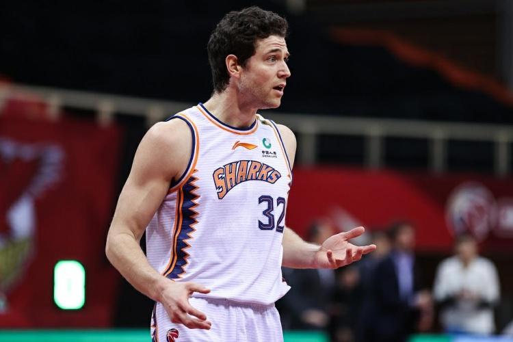 无敌存在！弗雷戴特在CBA四个赛季场均34.3分6.4板5.4助2断