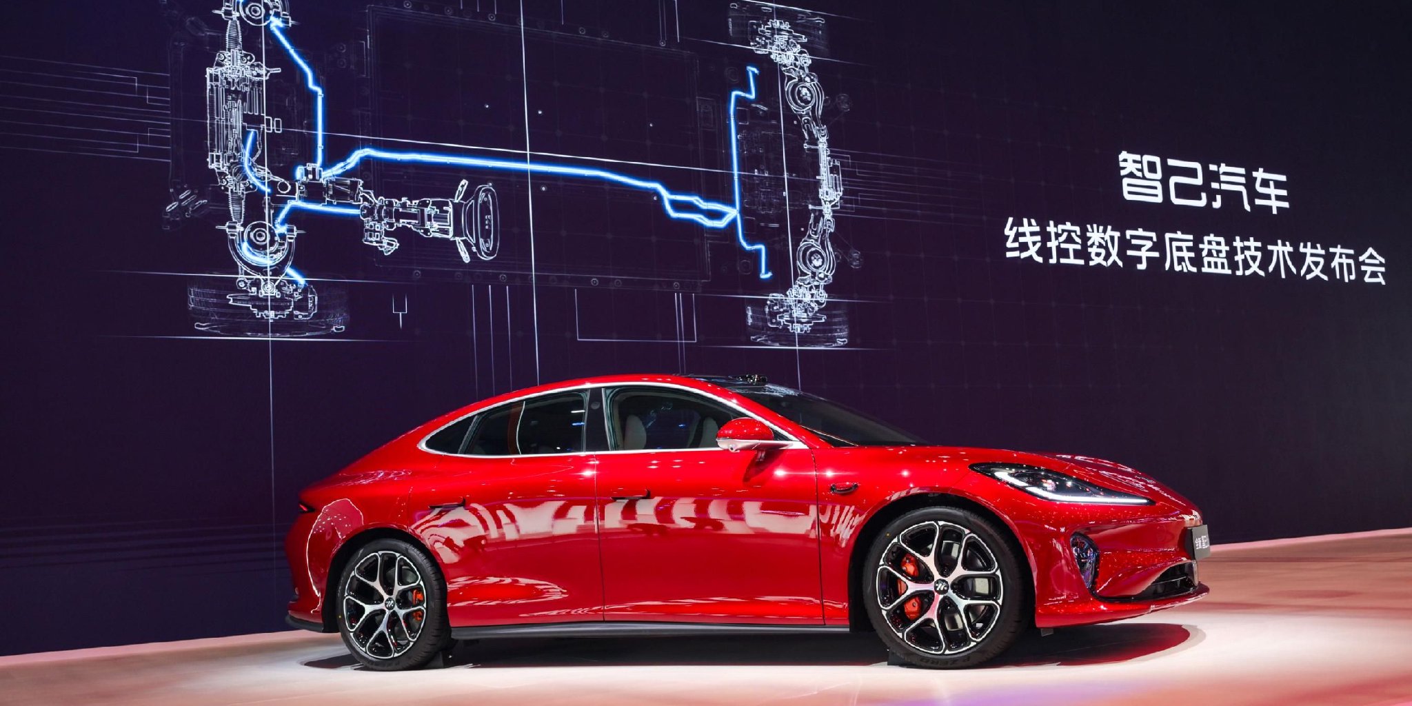 发布线控数字底盘技术，智己汽车欲跑通智能出行数据闭环