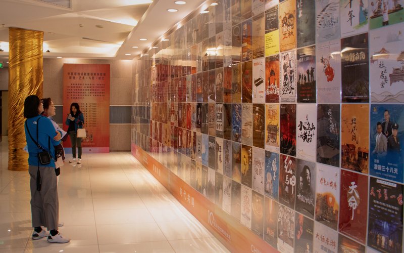 「十週年海報回顧展」,集中展示了從首屆到第十屆參演的所有劇目海報。